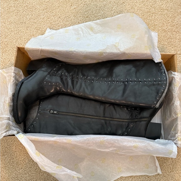 Born Kamryn Black Leather Knee-High Boots - Picture 8 of 10